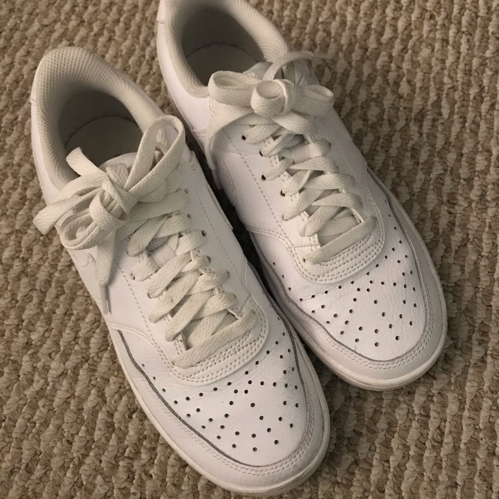 Like new. Nike Court Vision Low Women's Shoe Size US 8